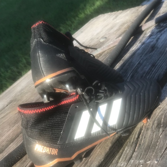 Soccer shoes - Picture 3 of 3